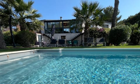L'ESCALE COTE BLEUE VILLA & Spa Classée 4 Étoiles Villa in Sausset-les-Pins