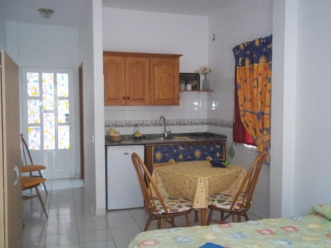 Kitchen or kitchenette, Dining area, Bedroom