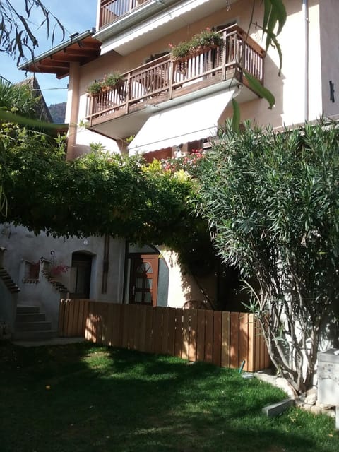 Facade/entrance, Garden, Balcony/Terrace