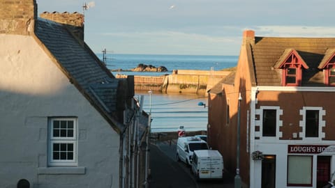 Sea view, Street view