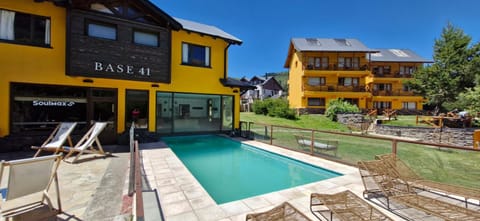 Property building, Garden, Pool view, Swimming pool