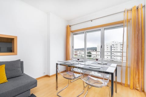 Lisboa, Cidade, Elegant Apartment with Air Cond, Free WIFI and Near Metro, by IG Apartment in Lisbon