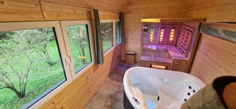 Natural landscape, Garden, Hot Tub, Sauna, Sauna, Garden view