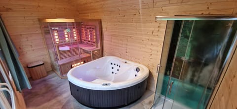 Shower, Hot Tub, Sauna, Bathroom, Bath