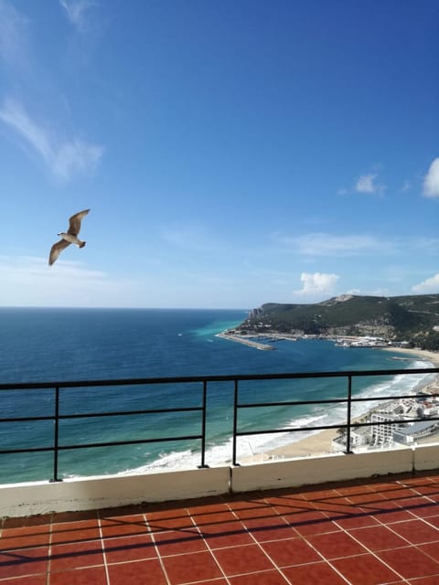 Sea View Apartment Sesimbra- Apartamento Vista Mar Apartment in Sesimbra