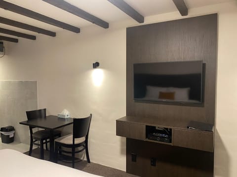 TV and multimedia, Dining area