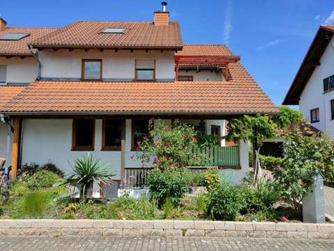 Soutterain - Wohnung mit Senkgarten Wohnung in Karlsruhe