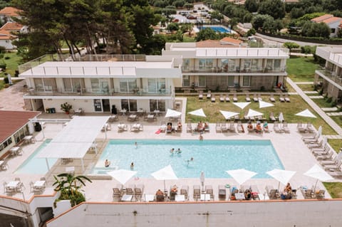 Bird's eye view, Pool view