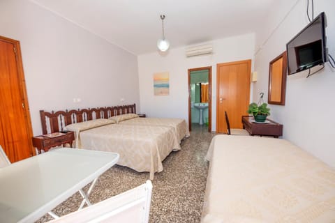 Hostal y Apartamentos Santa Eulalia Alojamiento y desayuno in Santa Eularia des Riu
