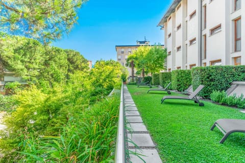 Property building, Garden, sunbed