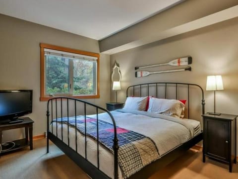 Fenwick Vacation Rentals Suites with Pool & Hot tubs Apartahotel in Canmore