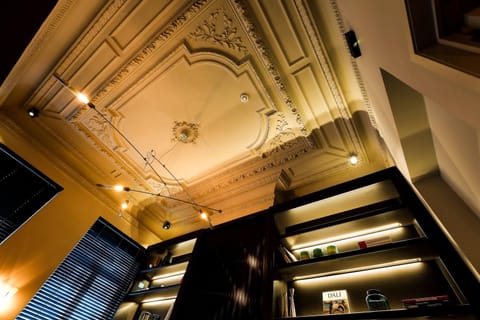 Communal lounge/ TV room, Library