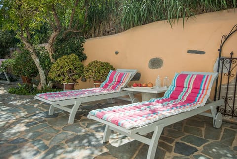 Nautilus Apartments Bed and Breakfast in Paros