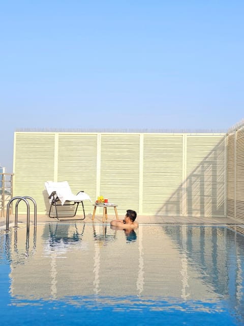 Pool view, Swimming pool, group of guests