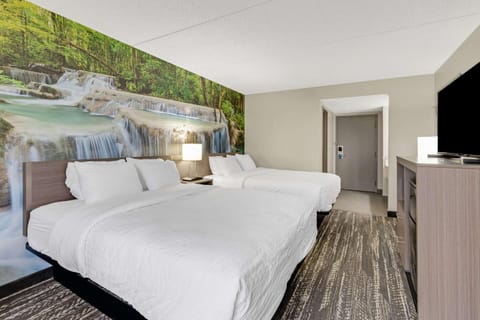 Clarion Pointe by Choice Hotel Hôtel in Millcreek Township