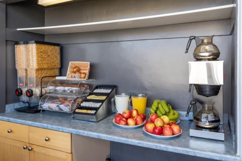 Coffee/tea facilities, Food and drinks, Breakfast, Continental breakfast