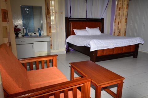 Tommy's Airport Lounge Bed and Breakfast in Nairobi