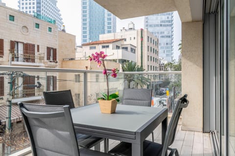 Amazing 3Bedrooms 2 Baths Balcony and Parking PRV Eigentumswohnung in Tel Aviv-Yafo