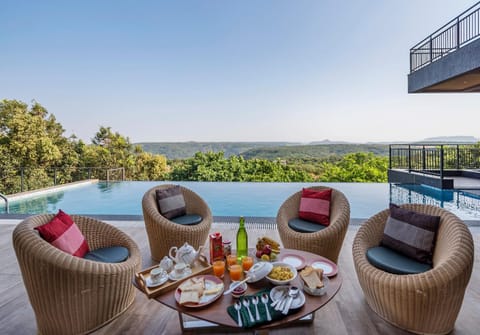 SaffronStays Falcon Hill, Lonavala - luxury villa with infinity pool near Lion's Point Moradia in Aamby Valley City