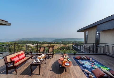SaffronStays Falcon Hill, Lonavala - luxury villa with infinity pool near Lion's Point Moradia in Aamby Valley City