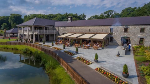 Patio, Golfcourse, Lake view