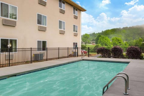 Super 8 by Wyndham Chattanooga Lookout Mountain TN Hotel in Chattanooga