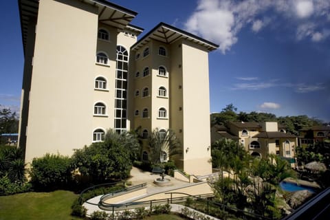 Apartotel & Suites Villas del Rio Hotel in Escazu