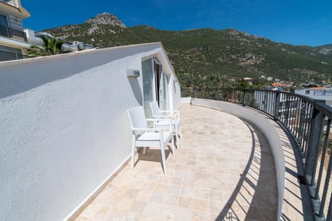 Property building, Day, View (from property/room), Balcony/Terrace