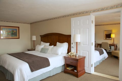 Holiday Hill Inn & Suites Motel in Dennis Port