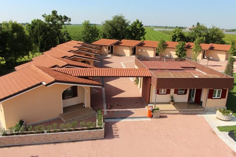 Facade/entrance, Bird's eye view