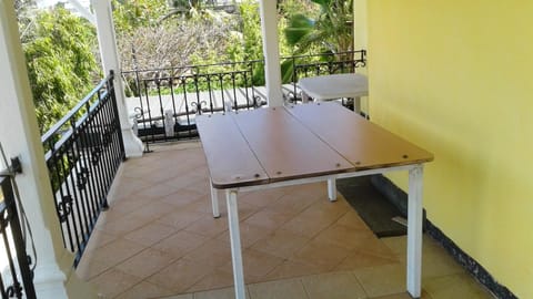3 bedrooms appartement at Trou aux Biches 250 m away from the beach with sea view garden and wifi Copropriété in Trou-aux-Biches