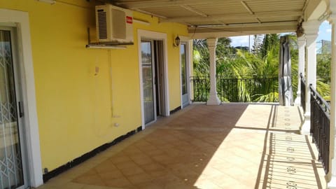3 bedrooms appartement at Trou aux Biches 250 m away from the beach with sea view garden and wifi Eigentumswohnung in Trou-aux-Biches