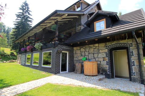Guesthouse BORSZÓWKA by the creek exclusive, with access to a pool, sauna, and hot tub Haus in Lower Silesian Voivodeship