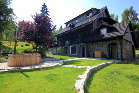 Guesthouse BORSZÓWKA by the creek exclusive, with access to a pool, sauna, and hot tub Casa in Lower Silesian Voivodeship