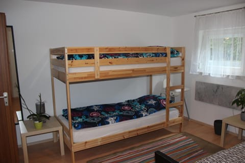 TOP gelegenes Appartment tla mit Garten für bis zu 5 Personen Apartamento in Kaiserslautern