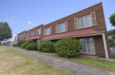 Facade/entrance, Garden, Garden view