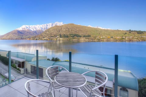 Nearby landmark, Natural landscape, View (from property/room), Balcony/Terrace, Lake view, Mountain view