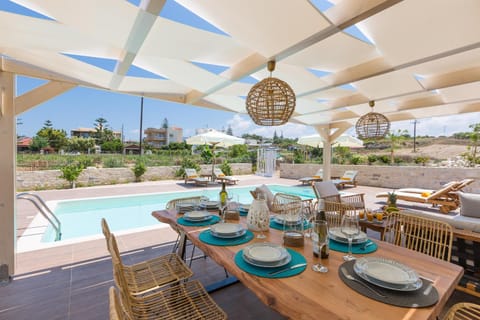 Garden, Dining area, Swimming pool