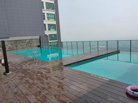 super penthouse stmoritz apartment, lippomall puri indah Eigentumswohnung in Jakarta