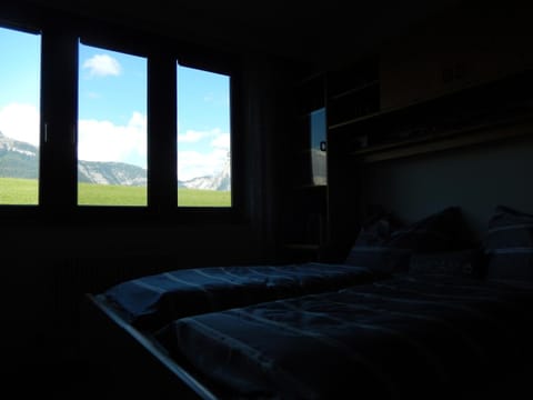 Bed, Bedroom, Mountain view