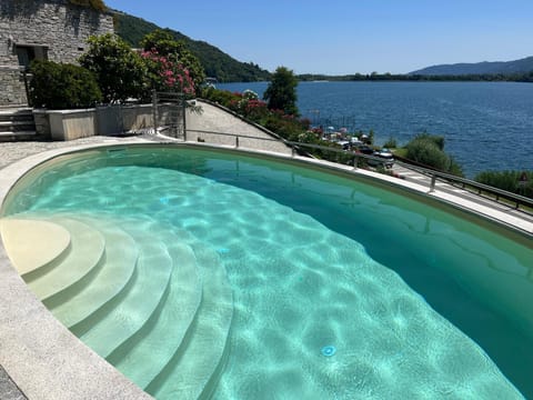 Property building, Nearby landmark, Day, Natural landscape, Lake view, Mountain view, Pool view, Swimming pool