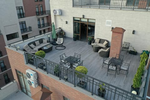 Patio, Lounge or bar