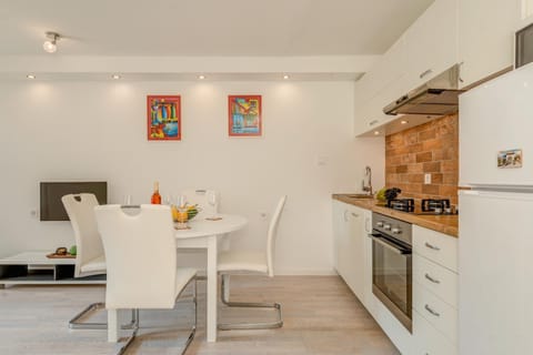 Kitchen or kitchenette, Decorative detail, Dining area, Communal kitchen