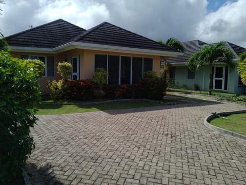 Relax Retreat 3 Bedrooms At Richmond Estate House in St. Ann Parish