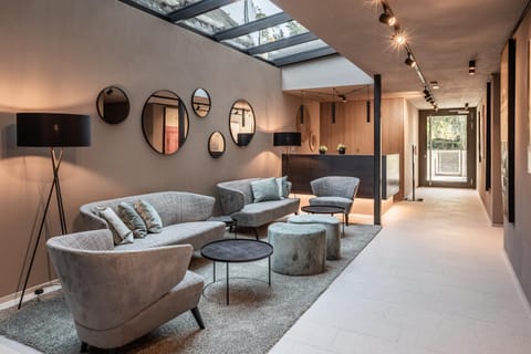 Lobby or reception, Internal: Not applicable to any particular room