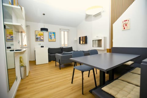 Living room, Dining area