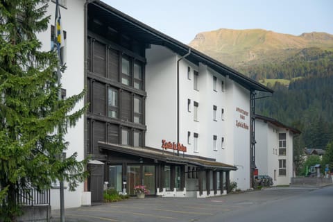 Property building, Summer, Parking