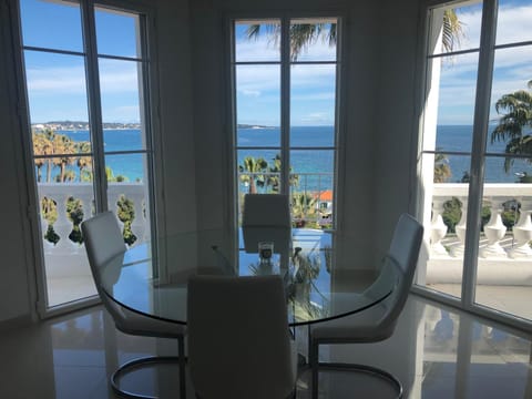 Magnifique Appartement Vue Mer Condo in Antibes
