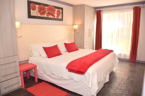 Homestay Travel Guest House Bed and Breakfast in Roodepoort