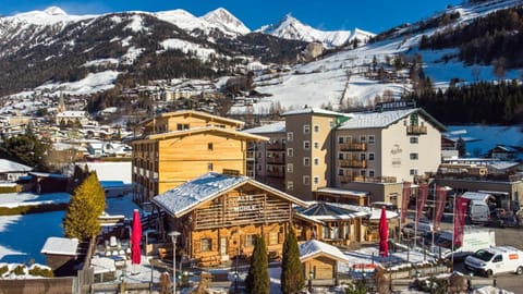 Property building, Natural landscape, Winter, Mountain view, Parking